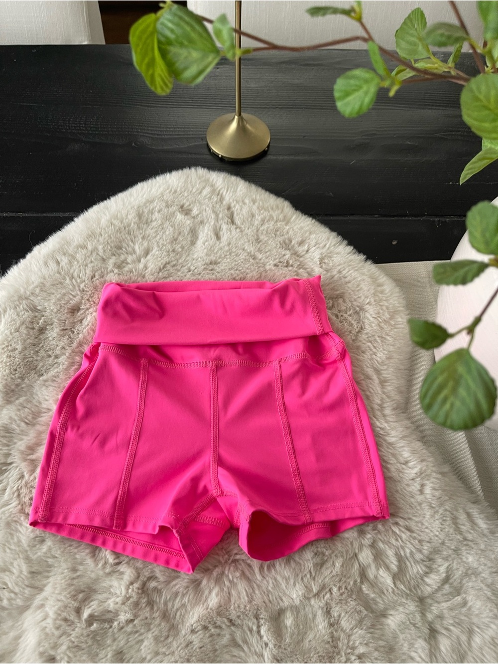 Tiger friday bright pink shorts sz adult small